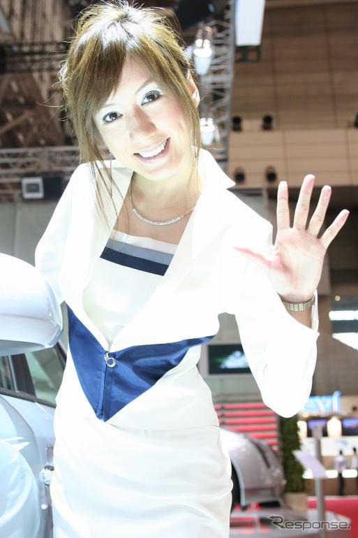 【東京モーターショー05】コンパニオン写真蔵…その39、やっほー