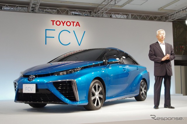 トヨタ セダンタイプの新型燃料電池自動車(FCV)