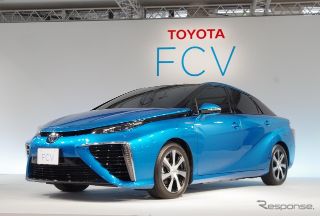 トヨタ セダンタイプの新型燃料電池自動車（FCV）