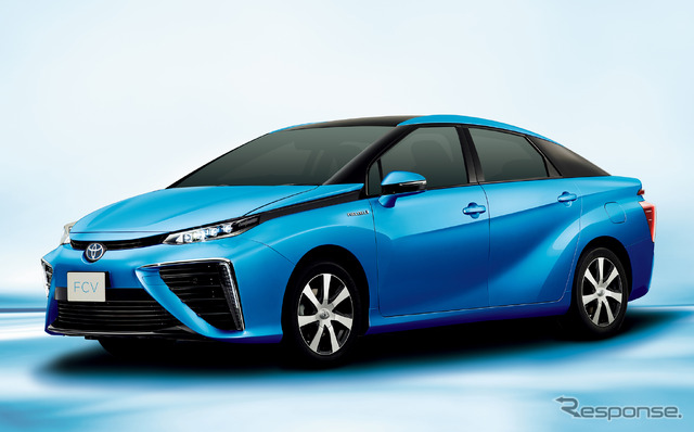 トヨタ セダンタイプの新型燃料電池自動車（FCV）