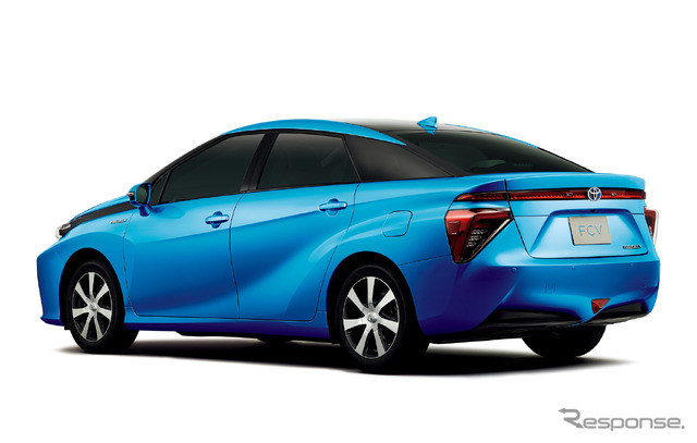 トヨタ セダンタイプの新型燃料電池自動車（FCV）