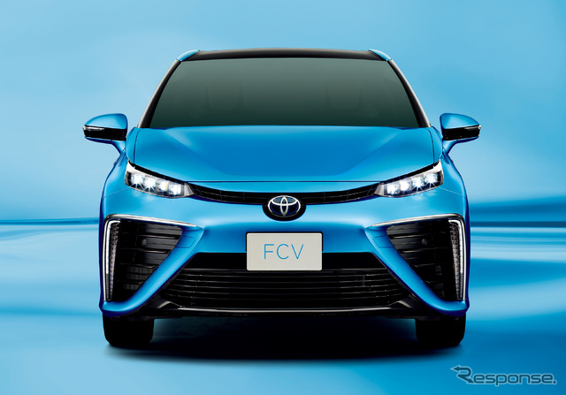 トヨタ セダンタイプの新型燃料電池自動車（FCV）