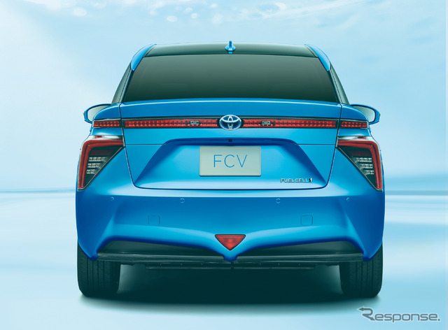 トヨタ セダンタイプの新型燃料電池自動車(FCV)
