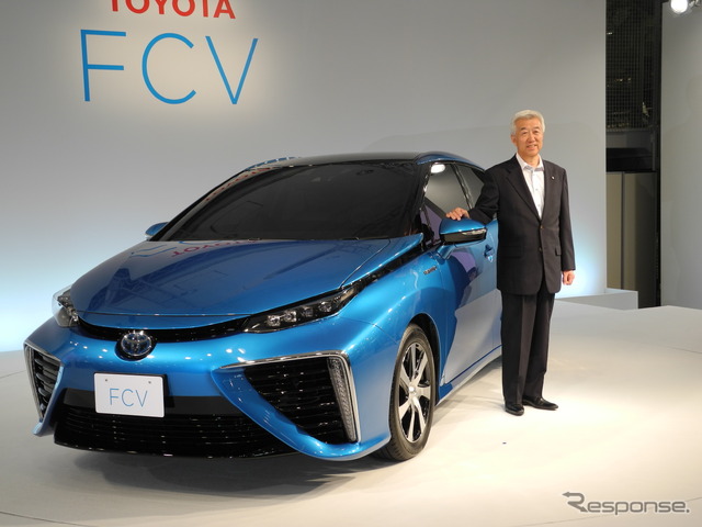 トヨタ自動車の加藤光久副社長とFCV