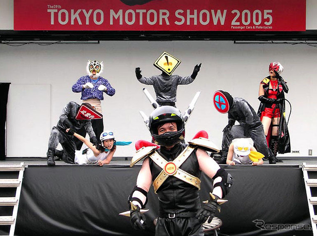 【東京モーターショー05】意外な人気!? “お笑いアンゼンジャー”