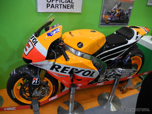 試作会社の浅野に展示されたMotoGPライダー、マルク・マルケス選手が使用したバイク
