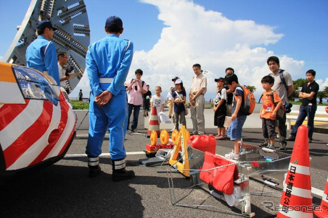 道路パトロールカーの体験試乗