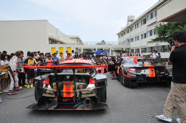 オートバックス・レーシング・チーム・アグリ(ARTA)は6月26日、三重県の鈴鹿市立庄野小学校で「モータスポーツ課外授業 SUPER GT学校訪問」を行った。