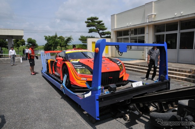 オートバックス・レーシング・チーム・アグリ(ARTA)は6月26日、三重県の鈴鹿市立庄野小学校で「モータスポーツ課外授業 SUPER GT学校訪問」を行った。