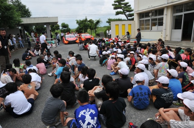 オートバックス・レーシング・チーム・アグリ(ARTA)は6月26日、三重県の鈴鹿市立庄野小学校で「モータスポーツ課外授業 SUPER GT学校訪問」を行った。