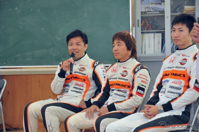 左から松浦孝亮選手、高木真一選手、小林崇志選手
