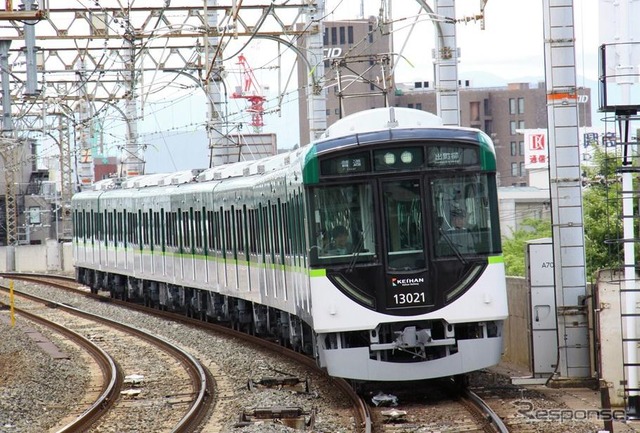 新型車両の13000系は引き続き増備する。