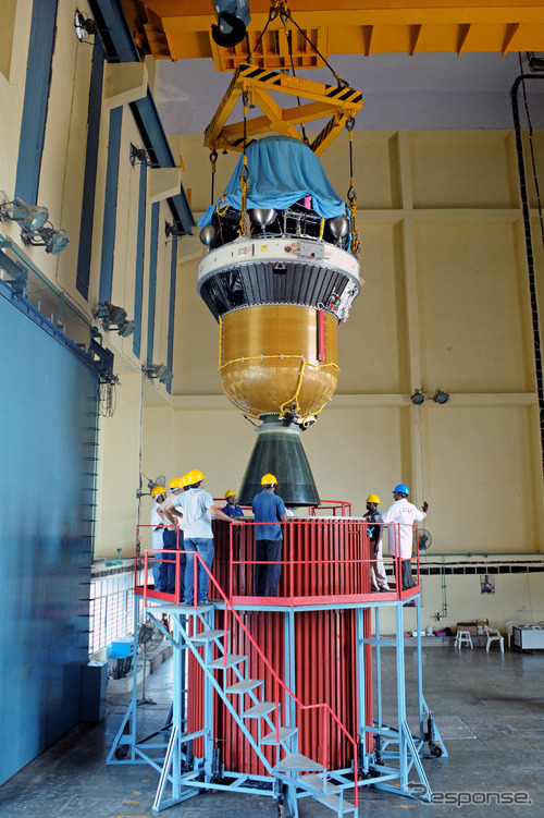 衛星とロケット上段のインテグレーション（Credit：ISRO）