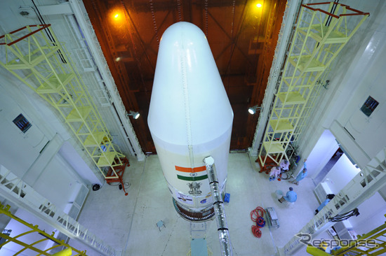 準備棟でフェアリングの準備を終えたPSLV-C23（Credit：ISRO）