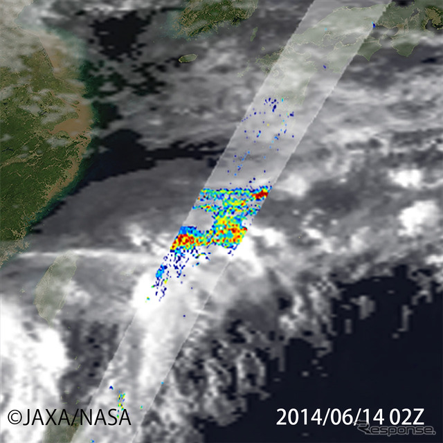 同6月14日、静止気象衛星「ひまわり」の雲画像の上にDPRの地表面降水量を重ねたもの