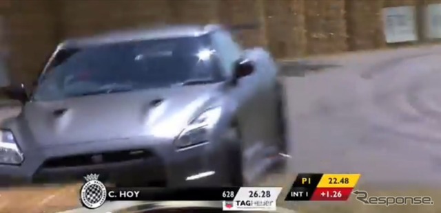 日産 GT-R NISMOがグッドウッドのヒルクライムでコースアウト