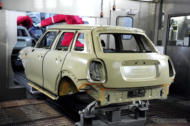 英国で生産が開始された新型MINI ハッチバック の5ドア
