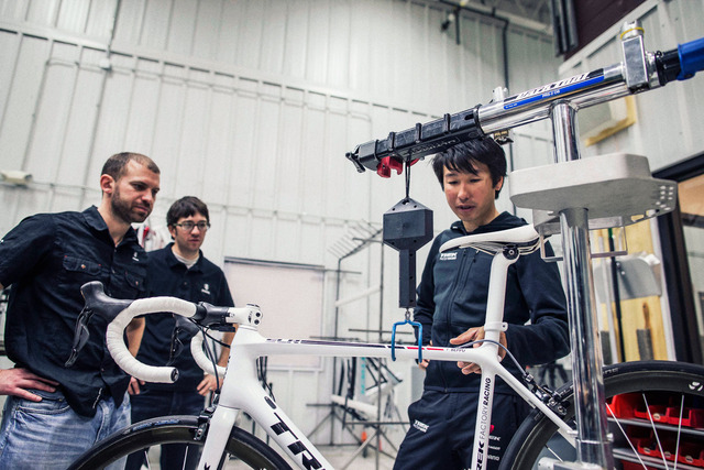 完成車重量4.65kg 世界最軽量のロードバイクをトレックが発表