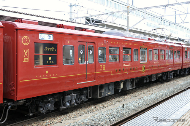 中間の2号車(モハ114-1052)。