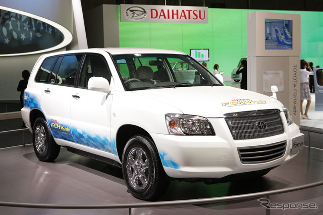 トヨタの燃料電池試作車 FCHV-adv