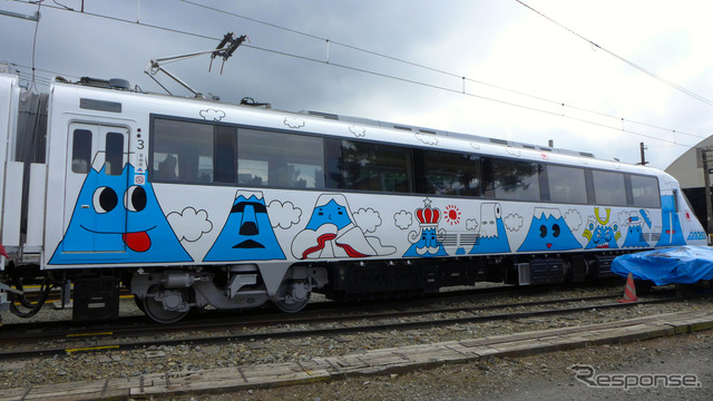 3号車のクモロ8051（旧デハ20301）。自由席車として使用される。写真は富士山駅から見て右側の側面。