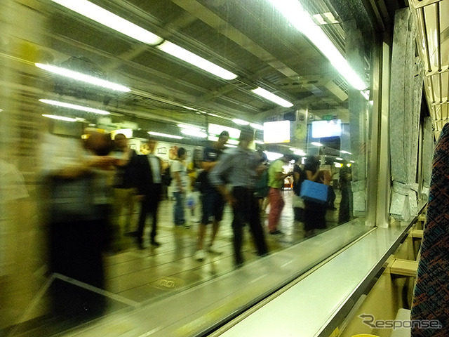 秋葉原駅を通過