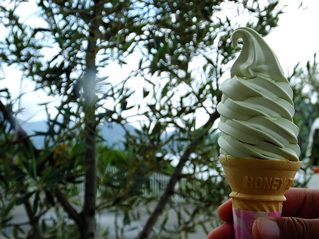 小豆島といえばオリーブ。ソフトクリーム