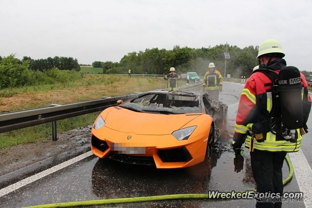 ランボルギーニ アヴェンタドールの独アウトバーンでの車両火災（『wreck edexotics』）