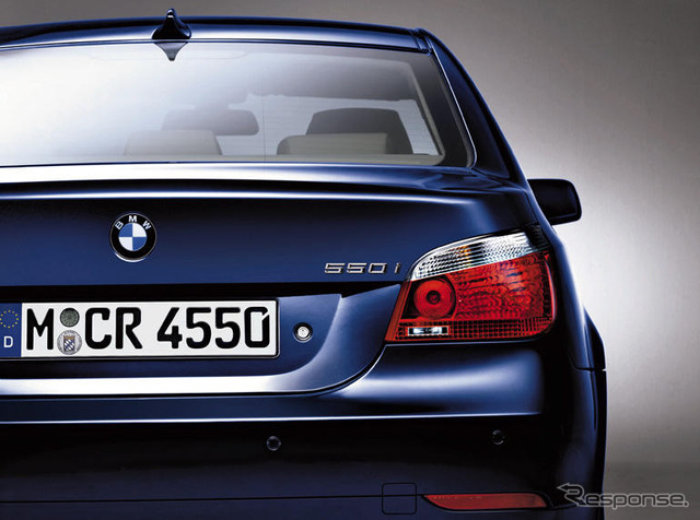 新型V8エンジン搭載、BMW 540i と 550i を発売