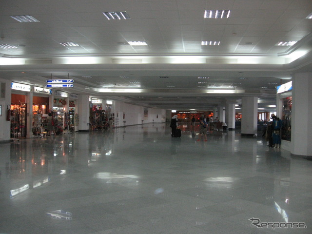 ジェルバ空港内部