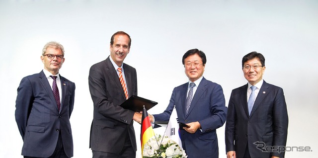 韓国ソウルで覚書を交わしたBMWグループとサムスンSDIの両首脳