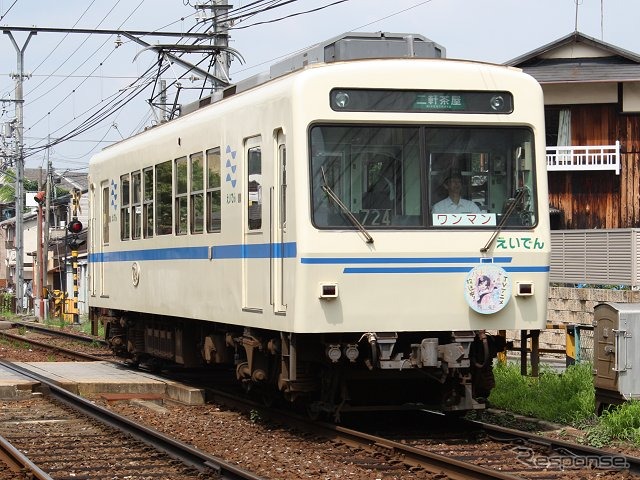 このほど運行を開始した「ハナヤマタ」ヘッドマーク車両の724号。7月19日は出町柳~八瀬比叡山口間で運用されるため、八瀬比叡山口駅で2両の「ハナヤマタ」ヘッドマーク車両の並びを見ることができる。