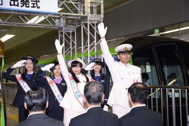 HKT48(7月18日、東京モノレール新型車出発式)