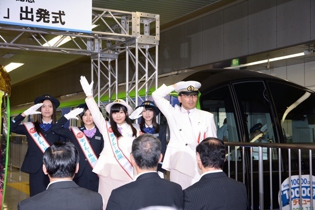 HKT48(7月18日、東京モノレール新型車出発式)