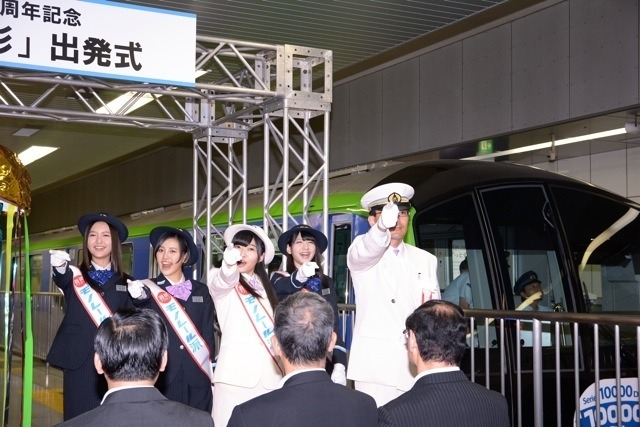 HKT48(7月18日、東京モノレール新型車出発式)