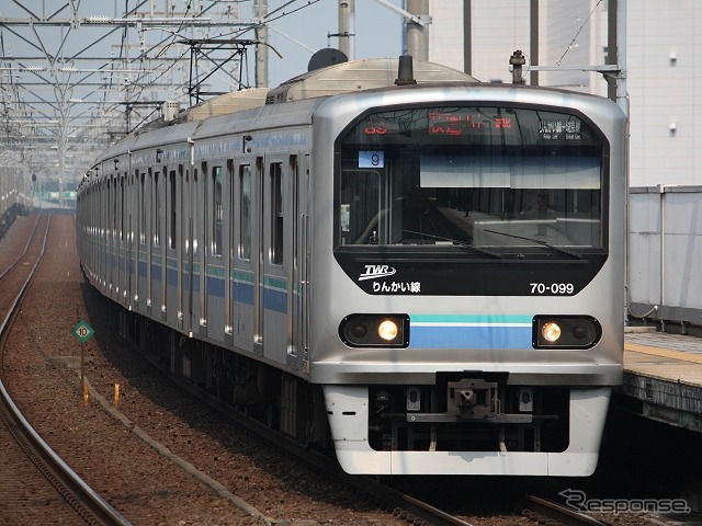 記念一日乗車券も通常の一日乗車券と同様、りんかい線全線が自由に乗り降りできる。写真はりんかい線を走る東京臨海高速鉄道の70-000形。