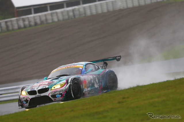 午前の公式練習。現在GT300クラスのポイント首位である#4 BMW Z4。