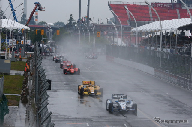 トロント市街地戦は雨に見舞われた。写真:INDYCAR
