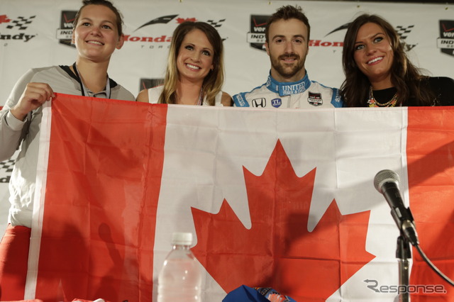 今週はカナダでの開催。ヒンチクリフ(右から2人目)にとっては母国戦だ。写真:INDYCAR