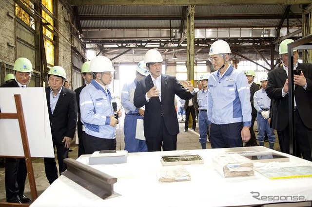 安倍晋三首相、新日鉄住金八幡製鉄所にある「明治日本の産業革命遺産 九州・山口と関連地域」を視察