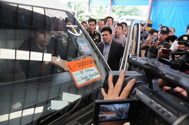 タイ当局、乗り合いバンの登録開始