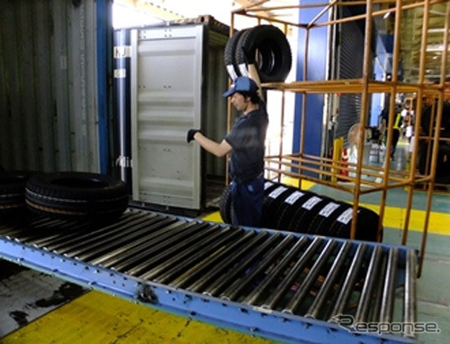 ロシア市場向け自動車用タイヤの出荷風景