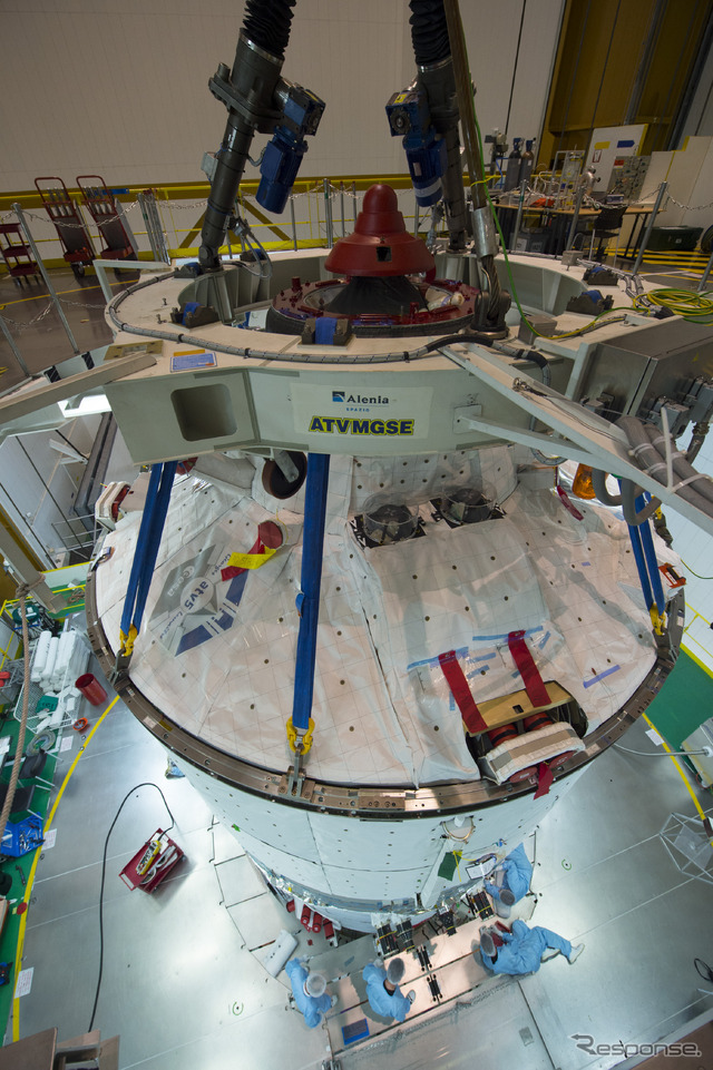 打上げ準備が進められるATV5