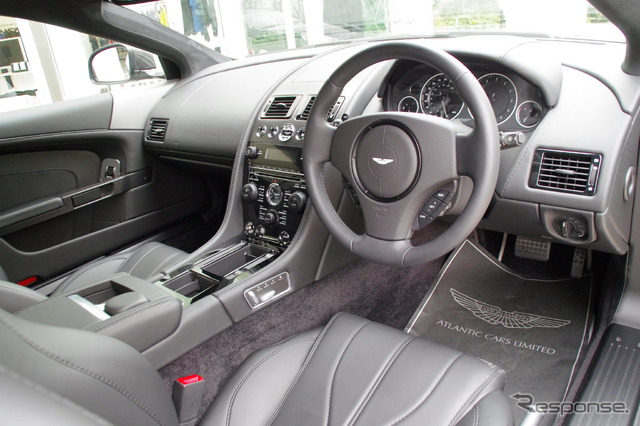 アストンマーティン DB9カーボンブラック