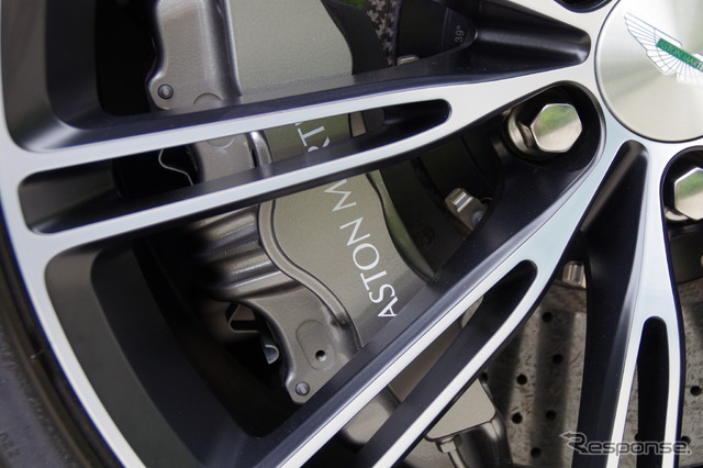 アストンマーティン DB9カーボンブラック