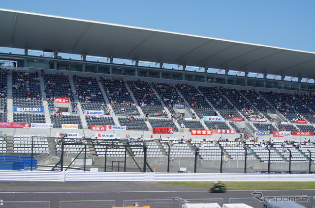 【鈴鹿8耐】灼熱の鈴鹿サーキット、気温35度で猛暑日に