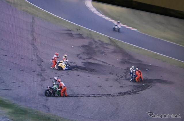 【鈴鹿8耐】ラスト40分、S字でエヴァ含む3台が転倒