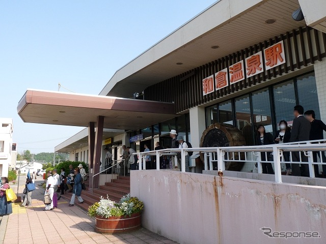 JR西日本は「石崎奉燈祭り」にあわせ臨時快速を金沢~和倉温泉間で運転する。写真は和倉温泉駅。