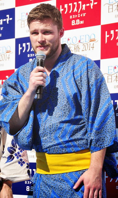 初来日を果たした、ジャック・レイナー/『トランスフォーマー/ロストエイジ』打ち水大作戦 in 日本橋
