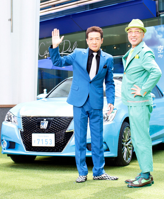 田原俊彦&テリー伊藤/空色・若草色のクラウン一日限定特別展示